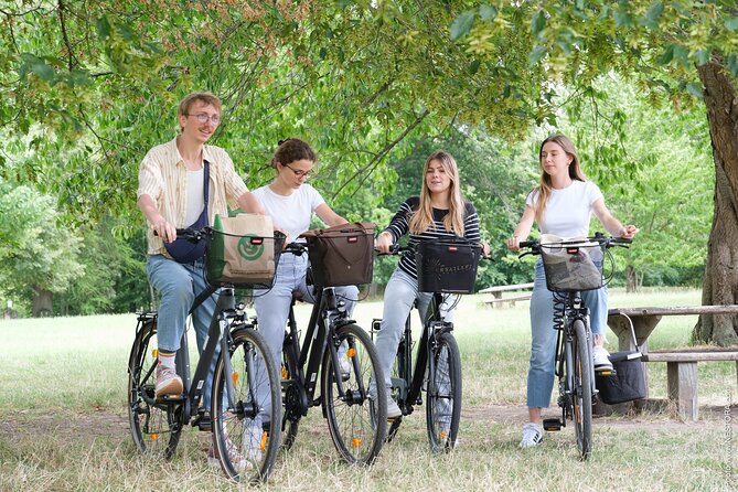 Versailles: Bike Rental, Different Sizes - Rental Process and Confirmation