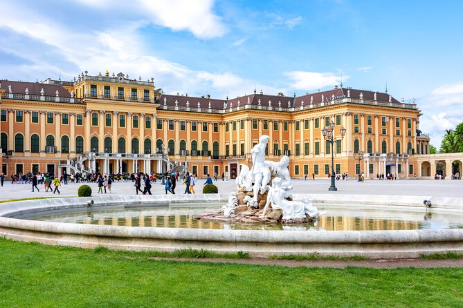Vienna Family Tour to Schonbrunn Palace & Zoo With Transport - Languages Offered