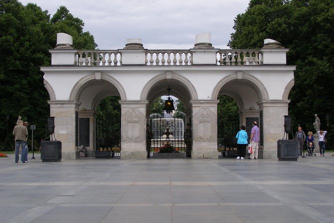 World War II Warsaw Private Tour With Military Cemetery - Exploring WWII Memorial Sites