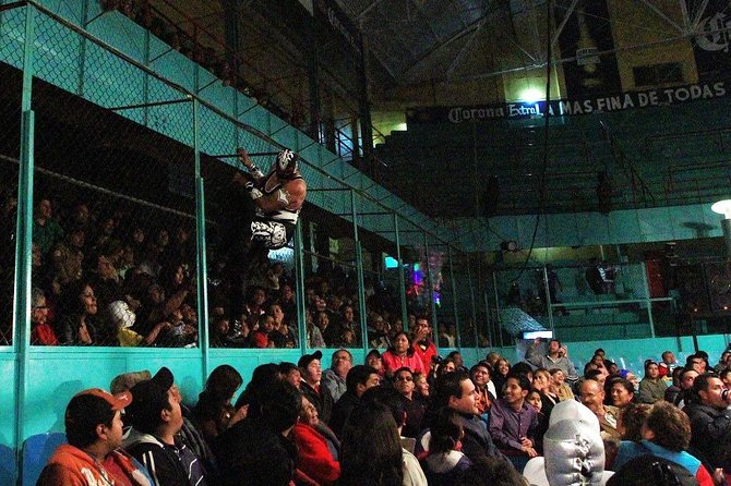 Wrestling in Puebla (Monday Only) - Inclusions