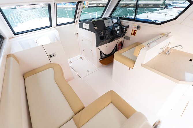 Yachting in Dubai: Book 36 Ft Yacht Charter up to 10 People - Rental Inclusions