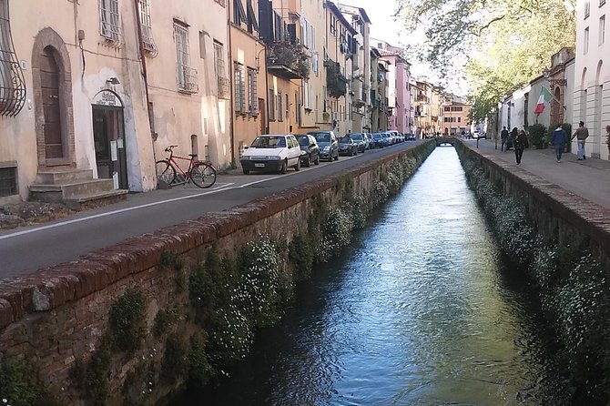 2-Hours Relax Walking Tour Through Lucca - Accessibility and Transportation