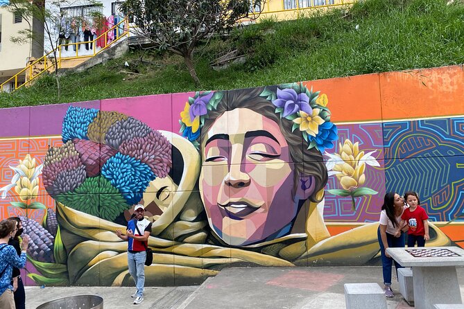 4 Hours Private Comuna 13 Graffiti Tour - Interaction With Local Artists