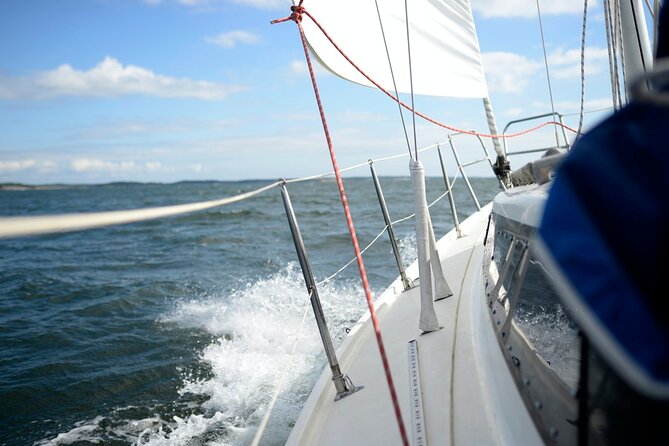 4 Hours Sailboat Tour for 2 People Along the Los Angeles Coastline - Amenities and Accessibility