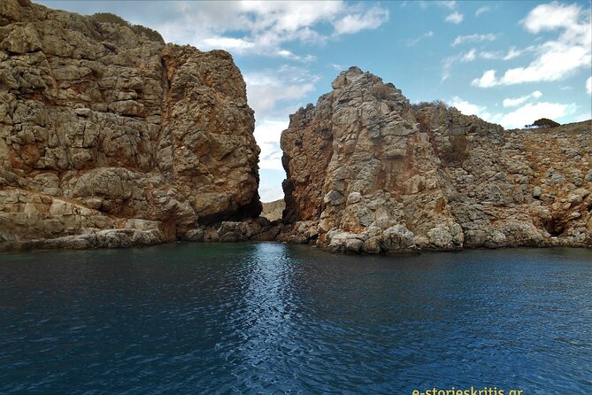 4 Hours VIP Private Cruise With 9-Meter Luxury Inflatable Boat With Skipper - Included Amenities