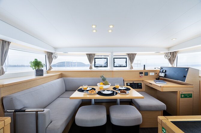 40 Ft Catamaran - Food and Beverages