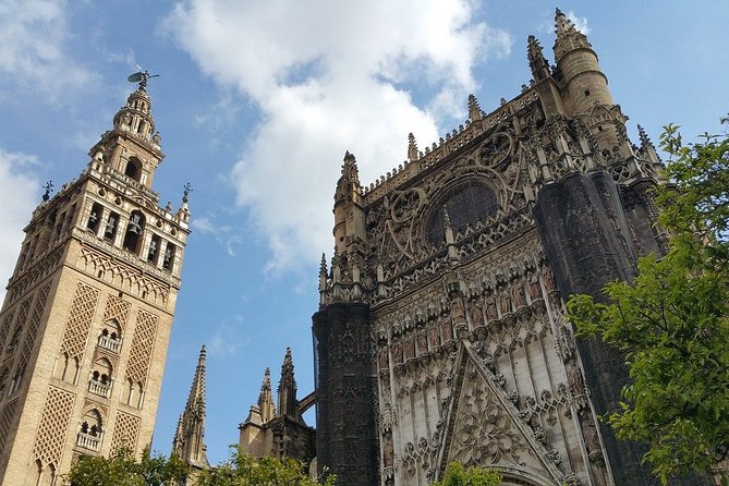 Alcazar, Cathedral and Giralda Santa Cruz - Climbing the Giralda Tower