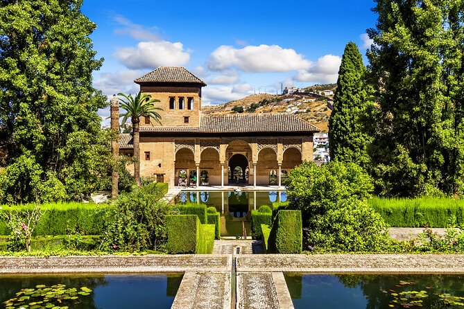 Alhambra Surroundings & Charles V Palace Tour - Practical Tips