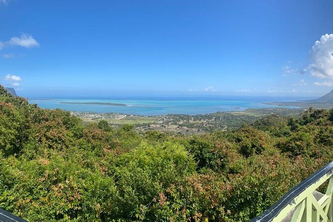 All Inclusive Full Day Tour: Chamarel Rhumrie,7-Coloured & Lunch - Meeting and Pickup