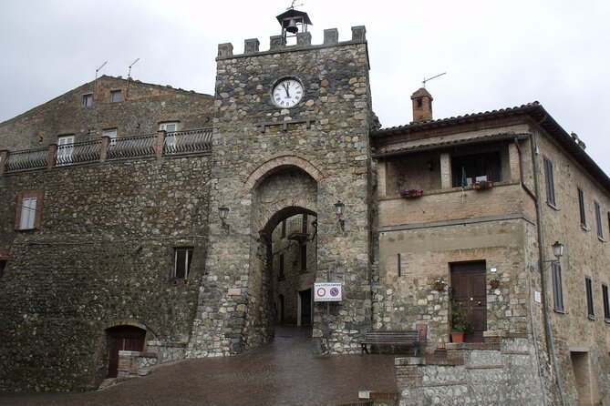Allerona: Take an Audio Tour of This Picturesque Umbrian Hilltop Town - Discovering Alleronas Architectural Gems