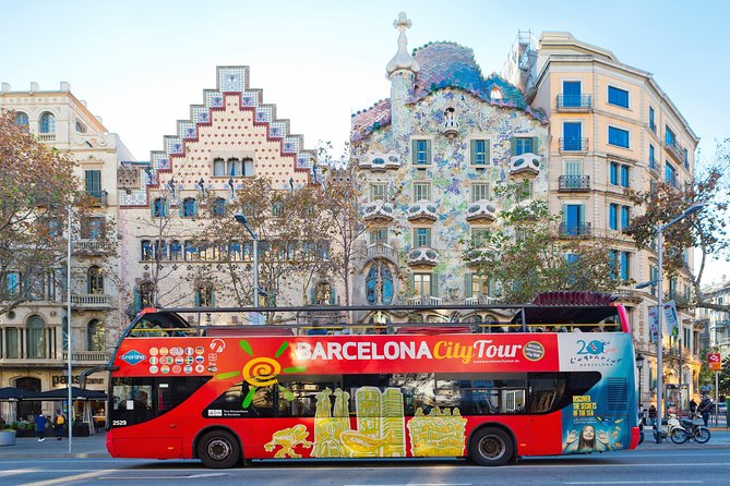 Barcelona City Tour Hop-On Hop-Off and Aquarium - Audio Guide and Multilingual Options