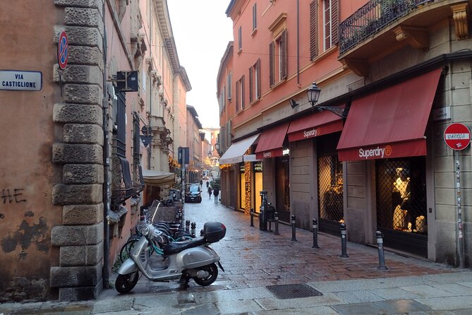 Bolognas Ancient and Recent History: A Self-Guided Audio Tour - Cultural Institutions and Museums