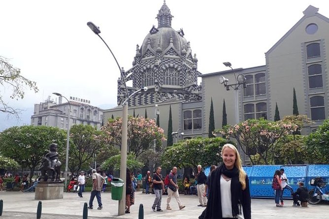 Botanical Gardens and Medellin City Walking Tour - Iconic Landmarks and Architecture