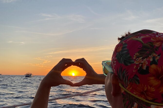 Cabo San Lucas Sunset Cruise With Open Bar and Snacks - Guest Experiences and Feedback