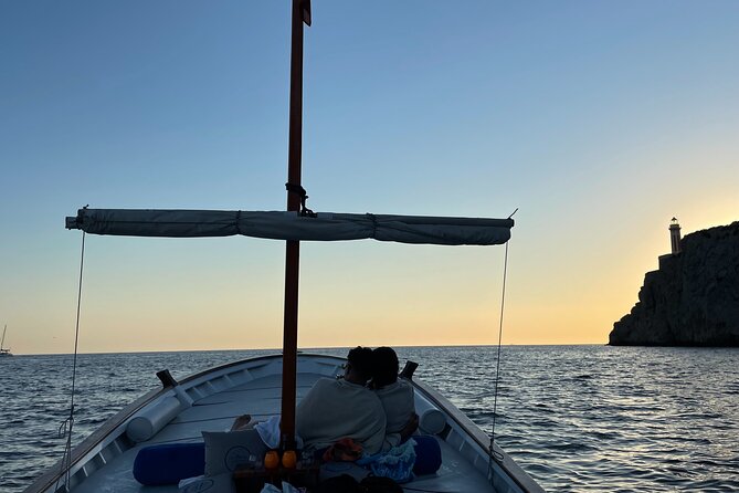 Capri Boat Tour in 3 Hours - Navigating the Iconic Blue Grotto