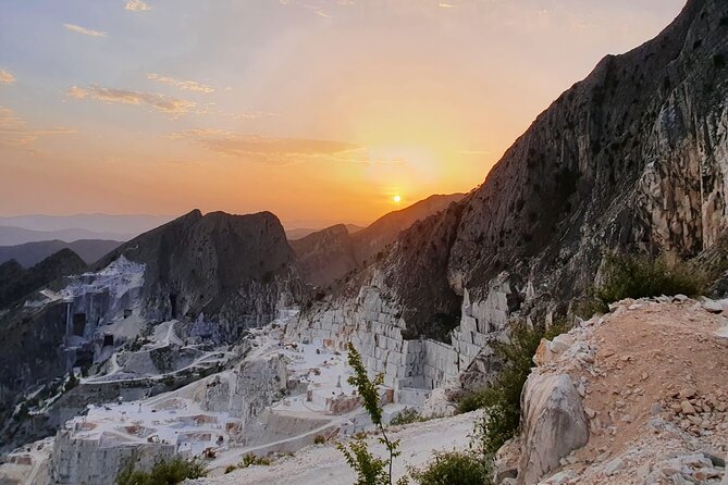 Carrara Marble Tour by Shuttle From Lucca, Pisa or La Spezia Port - Exploring the Carrara Marble Cave