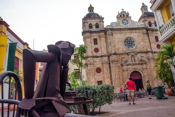 Cartagena -Architecture and Style Tour- - Admiring Iconic Balconies and Doorways