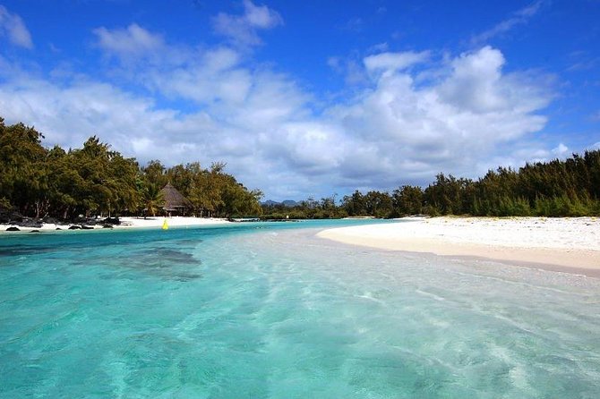 Catamaran Cruise: Isle Aux Cerfs, Including BBQ Lunch, in Mauritius - Indulging in the BBQ Lunch