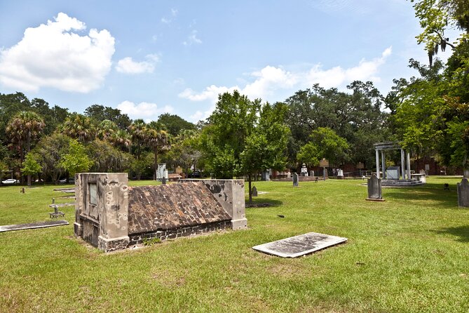 Colonial Park Cemetery Walking Tour in Savannah - Accessibility Features