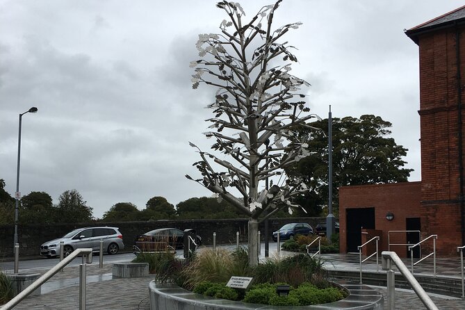 Derrie Danders Tour Review: Explore Londonderry's Waterside - Tour Accessibility and Requirements