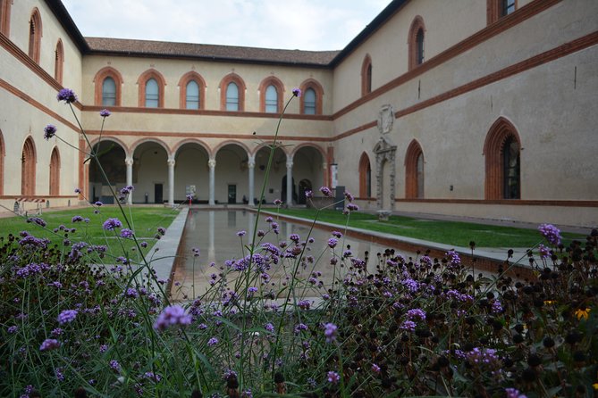 Discovering Milan Walking Tour - Exploring Milans Stylish History