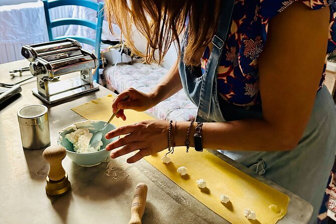 Dolce Vita by Day Market Tour & Pasta Making Class - Educational Atmosphere