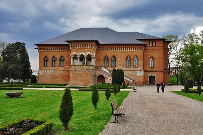 Draculas Tomb and Mogosoaia Palace, Private Tour From Bucharest - Exploring Mogosoaia Palace