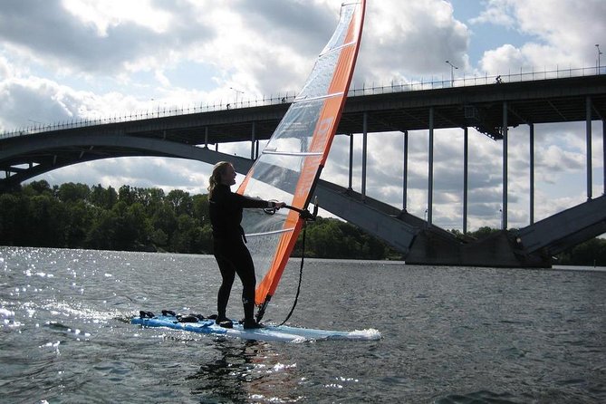 Dynamic Windsurfing Beginner Day2+ Stockholm - Windsurfing Techniques and Maneuvers