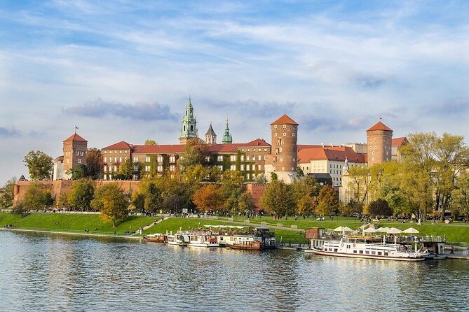 Early Good Morning Krakow Walking Tour With Traditional Breakfast - Traveler Experience and Logistics