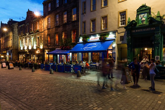 Edinburgh Night Tour With a Local Guide: Private & 100% Personalized - Meeting Point and Accessibility