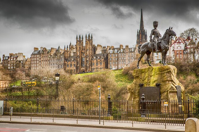Edinburgh Scavenger Hunt and Tour - Discovering Edinburghs Hidden Gems