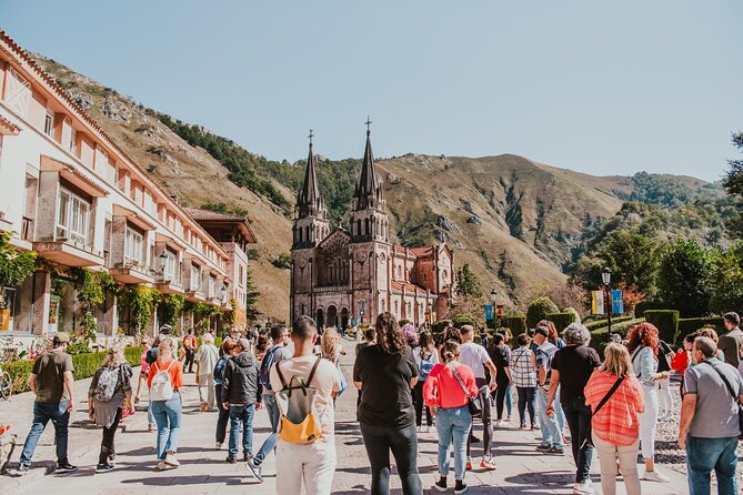 Excursion to the Lakes of Covadonga and Cangas De Onís From Gijón - Meeting and Pickup Details