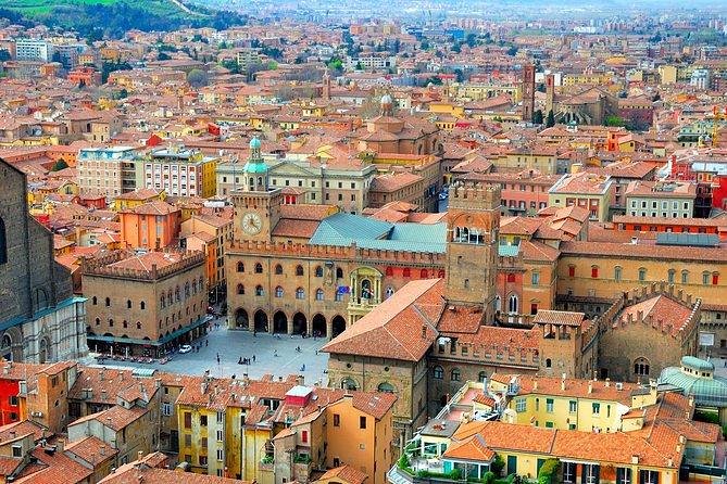 Explore the Heart Of Bologna Private Walking Tour - Exploring Mercato Di Mezzo