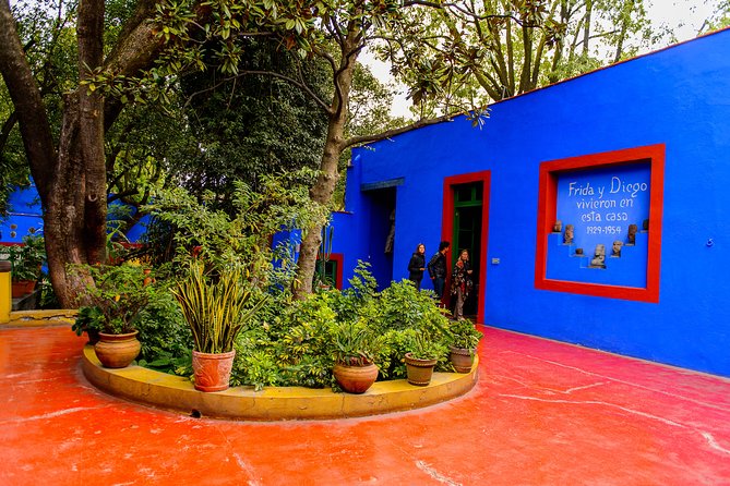 Frida Kahlos House, Coyoacan and Xochimilco - All Day Tour - Accessibility and Dress Code