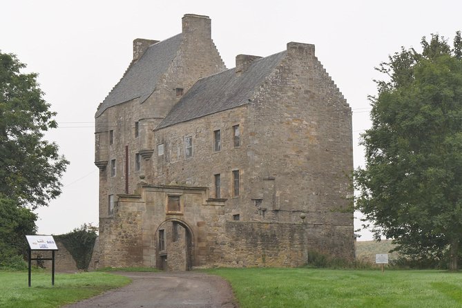 Game of Thrones and Outlander Small Group Tour From Edinburgh - Knowledgeable and Experienced Guide