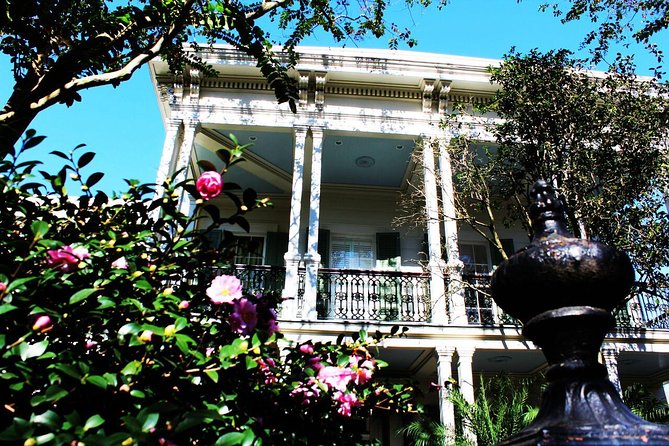 Garden District Walking Tour of New Orleans - Mansions and Hollywood Connections
