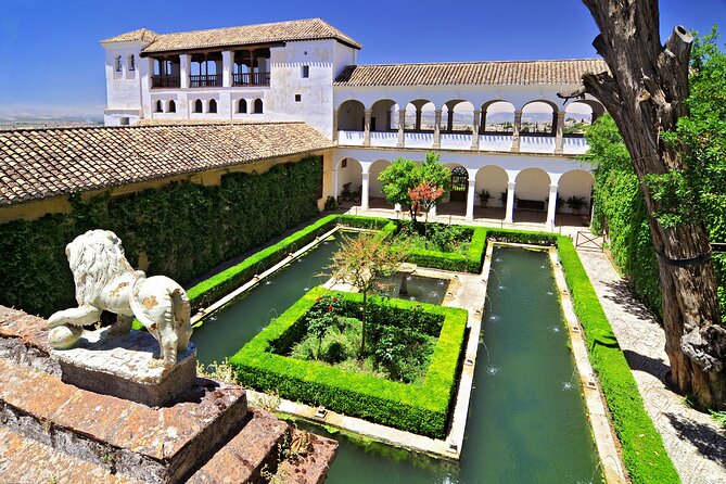 Generalife, Gardens and Alcazaba Guided Tour (Without Nasrid Palaces) - Navigating the Alcazaba Fortress
