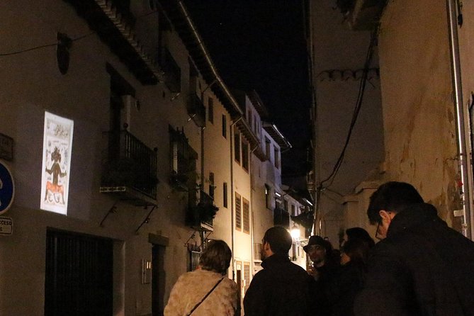 Guided Tour Conspiracy in the Albaicín - Guided Experience and Interpretation