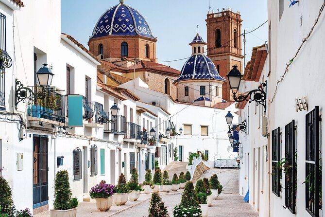 Half Day Guided Tour to La Vila and Altea and Chocolate Factory. - Meeting and Pickup Information