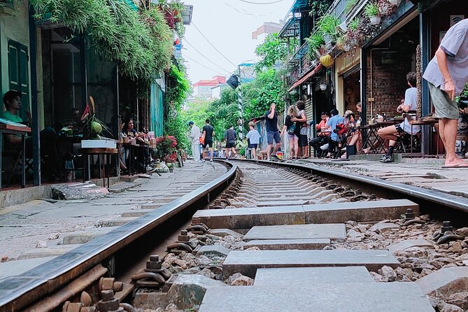 Hanoi City Tour and Drinking Beside Railway- Group Tour - Dining Experience