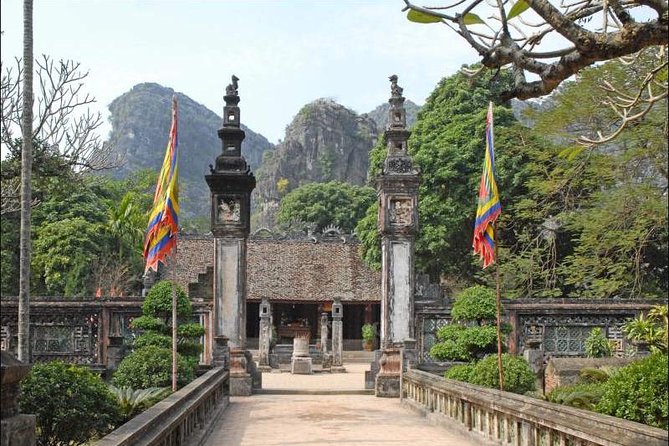 Hanoi - Hoa Lu - Trang An - Mua Cave - 1 Day Tour - Luxury Limousine From Hanoi - Luxury Transportation Details