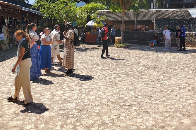 Historical Walking Tour in Zanzibar - Navigating the Bustling Local Market