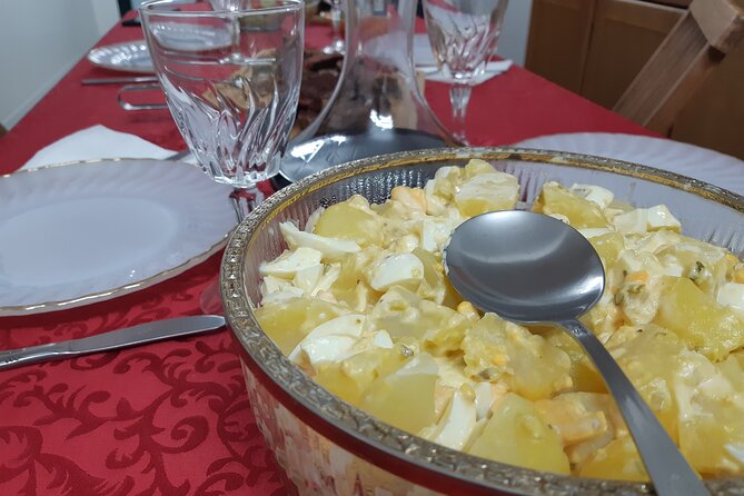 Island Dinner Experience With Locals in Praia Da Vitória - Group Size and Capacity
