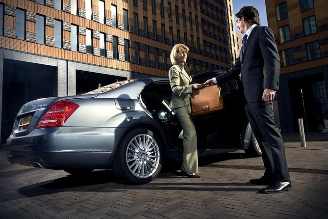 John F. Kennedy International Airport (JFK) Hotel Shuttle - Accessibility Features
