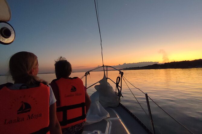 Laska Sailing Tours on the Lagoon Bacalar - Cruise on a Peaceful Sailboat