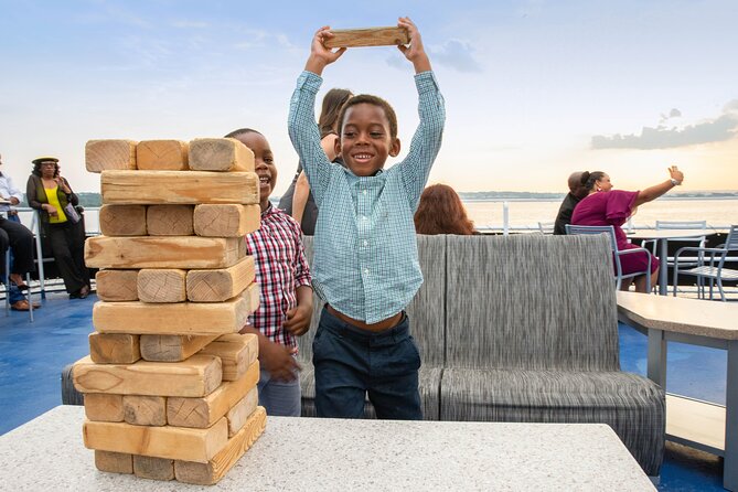 New York Thanksgiving Day Buffet Dinner Cruise - Accessibility and Amenities
