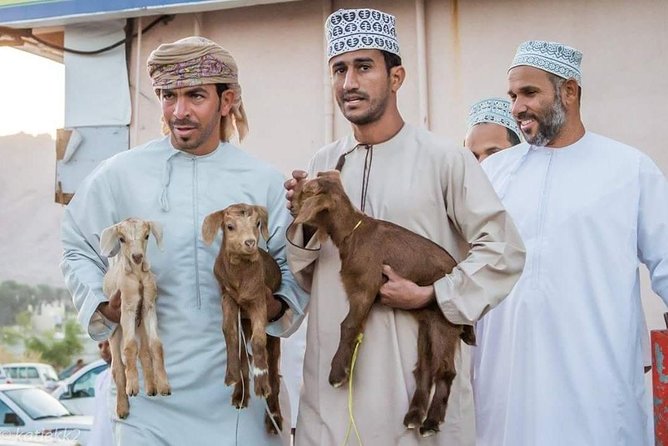 Nizwa Friday Market Jabal Chams - Enjoying the Markets Lively Atmosphere