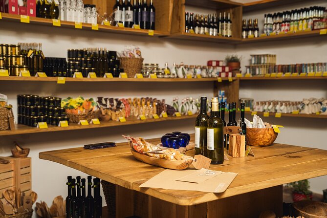 Olive Oil Tasting Experience - Tasting the Olive Oils
