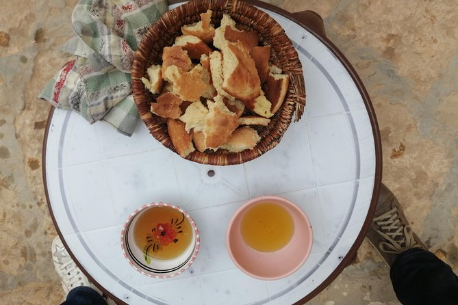 One Night Under the Tent: Tataouine - Chenini - Ksar Ghilane - Matmata - Traversing the Dunes of Ksar Ghilane