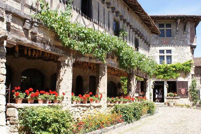 Pérouges & Annecy Private Day Trip With Food Tasting From Lyon - Meeting and Pickup